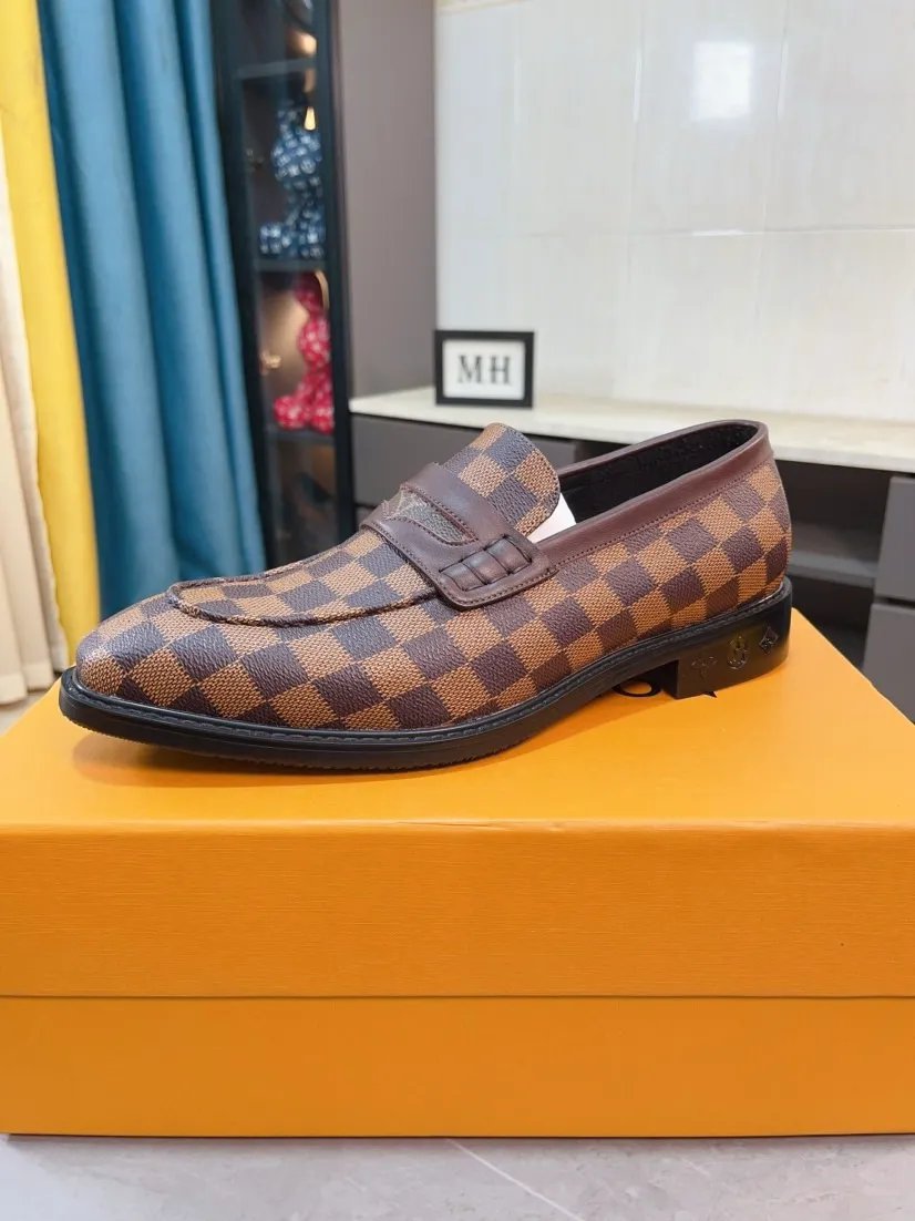 Ex-factory price 720🌹🌹High version [LV] Louis Vuitton's popular casual leather shoes🎖Fashionable and elegant🎖🎖Material: Original imported open-edge beaded cowhide, washed cowhide leather lining, original open-molded rubber outsole, high-end and classy, ​​elegant quality, instantly transforming into a handsome man ❤❤Standard\nNumber: 38-44